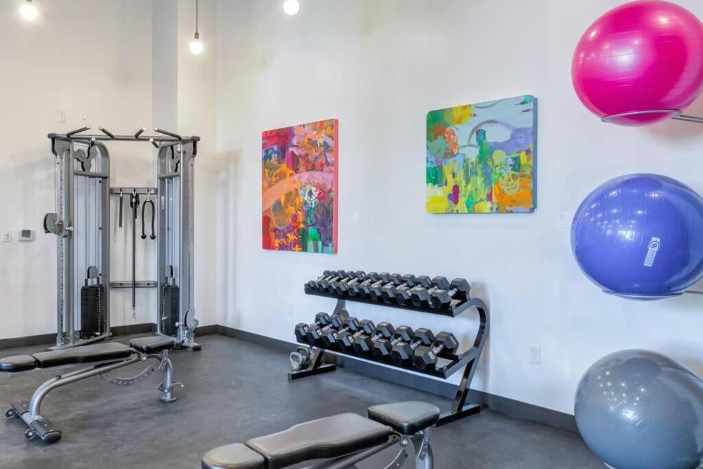 Downtown Luxury Minutes From Everything Apartment
