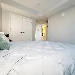 Downtown Luxury Suite Minutes From Everything
